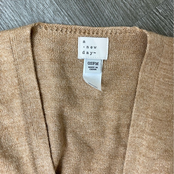 A New Day tan sleeveless cardigan OSFM - Picture 3 of 9